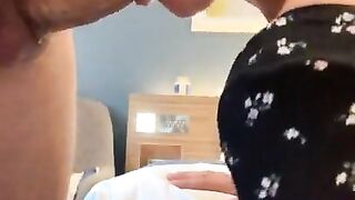 Married women sucking me in hotel