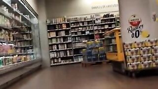 This girl loves to show her body in the supermarket