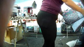 Candid Latina booty in spandex h90..