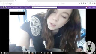 Nerdy Hot Gamer Girl Cums LIVE ON TWITCH