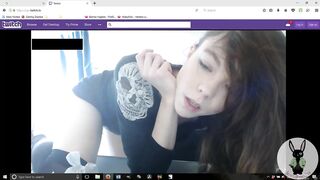 Nerdy Hot Gamer Girl Cums LIVE ON TWITCH