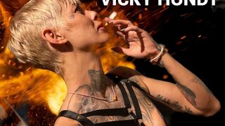 Smoking Lady Vicky Hundt