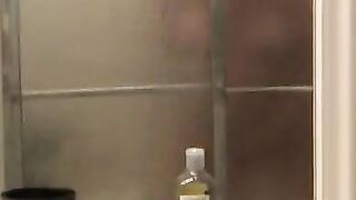 Caught my girlfriend’s orgasm with the shower head