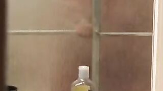 Caught my girlfriend’s orgasm with the shower head