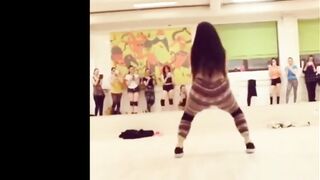 Sexy Girls Twerk Super