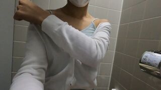 【自撮り】ノーブラ散歩後にトイレでチクオナ　japanese Amateur