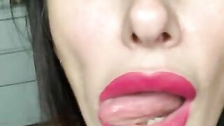 Sweet Lips of Porn Star Liza Virgin Drool