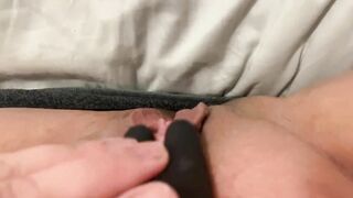 Curvy Girl Jerking my Clit and Cumming Hard