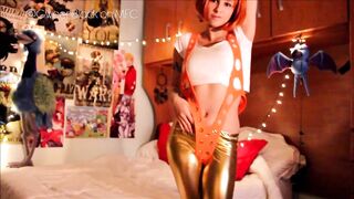 LEELOO MAKING STRIPTEASE COSPLAY GOSTOSA