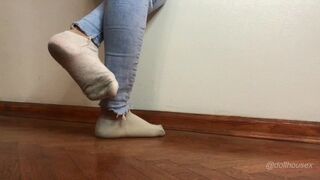 Jenny's Dirty White Socks In Jeans Preview