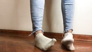 Jenny's Dirty White Socks In Jeans Preview