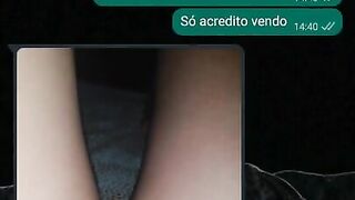 Novinha molhadinha em conversa quente no whatsapp zap