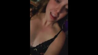 Girl does Tiktok trend naked - teaser