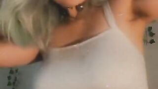 Dancing Tiddy Drop & Huge Bong Rips