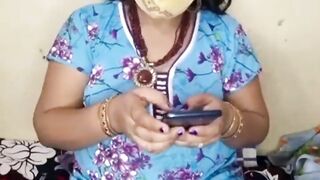 Desi Indian geetahousewife show his undergarments