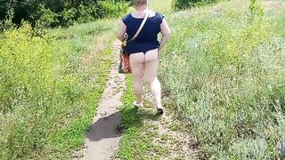 fat woman walks through the park shows her ass and masturbates