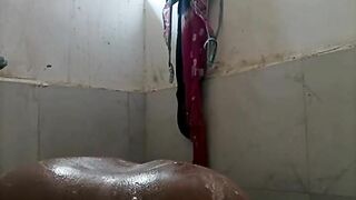 Big ass stepmom  showering. Call pe nahati hui bade gand wali maa.