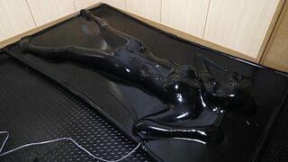 【latex】着ぐるみバキュームベッド拘束【個人撮影】