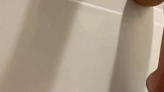 Rubbing my pussy and clit on my bathtub just to cum