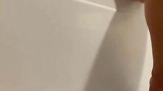 Rubbing my pussy and clit on my bathtub just to cum