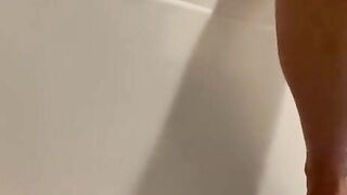 Rubbing my pussy and clit on my bathtub just to cum