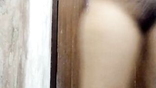 Hot Mumbai girl clean pussy at bathroom desi hot girl