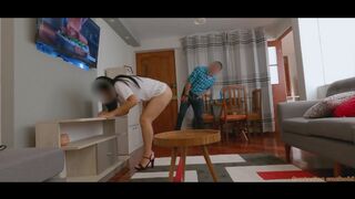 housewife surprises the delivery man in white thong