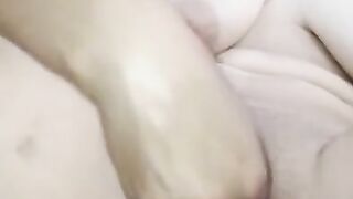 I am a married housewife and I masturbate my pussy with my fingers cumshot like