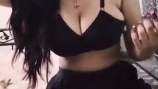 hot desi showing big boobs