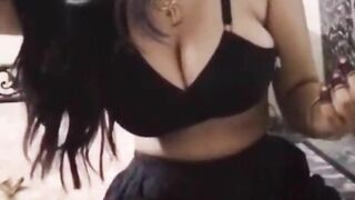 hot desi showing big boobs