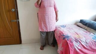 45y Old (Priya Aunty) bakaya paisa lene aye the, paise ke badle padose se kiya Chudai Jabardast & cum- Hindi Audio