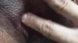 Asian babe like pussy fingering