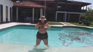 Look at My Sexy Body in the Pool