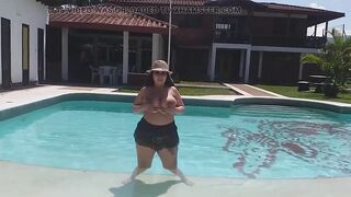 Look at My Sexy Body in the Pool