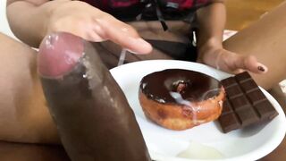 එයා කැරි නාවගෙන ඩෝනට් කාපු හැටි.Eating donut with cum topping.