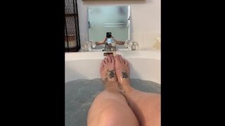 BBW stepmom MILF foot fetish dripping wet in bath wrinkled soles in the mirror