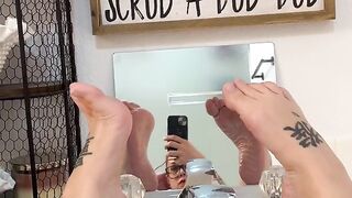 BBW stepmom MILF foot fetish dripping wet in bath wrinkled soles in the mirror