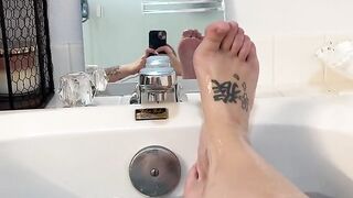 BBW stepmom MILF foot fetish dripping wet in bath wrinkled soles in the mirror