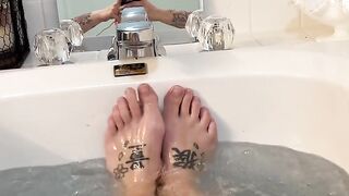 BBW stepmom MILF foot fetish dripping wet in bath wrinkled soles in the mirror