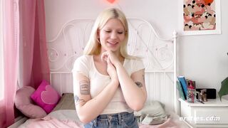 Ersties - Hot Babe Lizzy Loves When People Watch Her Masturbate