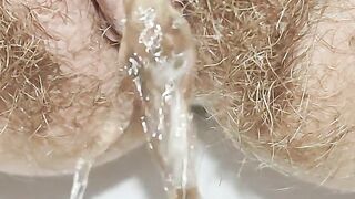 Shameless Hairy Milf pissed a little in the toilet ???? Up Close