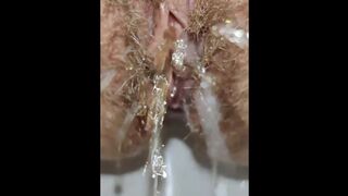 Creamy pink pussy peeing ???? Closeup pee fetish