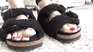 Toe Fetish - Toes Wiggling Black Fur Slippers Part 11