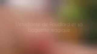 L'étudiante de Poudlard et sa baguette magique