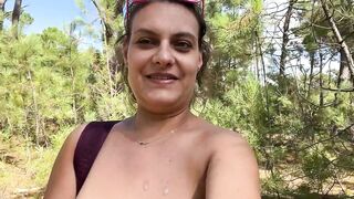 petite salope française suce dans les bois de la plage naturiste